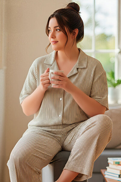 Lela طقم بيجامة منقوش بمقاس كبير وقصة عادية وأزرار وملمس ناعم طقم بيجامة 657505