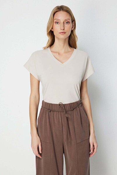 ON Μπλουζάκι με λαιμόκοψη V και σχέδιο