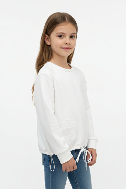 KidsMagazin White blouse with appliquéd flower