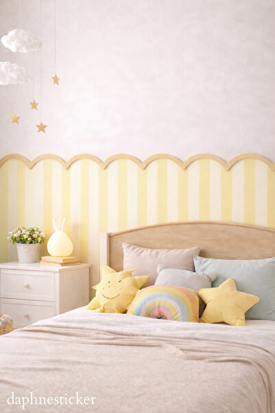 Daphne Sticker ملصق حائط مخطط باللون الأصفر + حدود خشبية ذاتية اللصق |   ديكو...