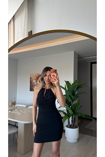 Jungle Quzu Kolye Ucu Taş Aksesuarlı Sırt ve Degaje Dekolteli Siyah Mini Elbise