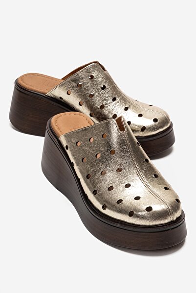 LuviShoes Γυναικείες παντόφλες με τακούνι NIVES Gold από γνήσιο δέρμα με διάτ...