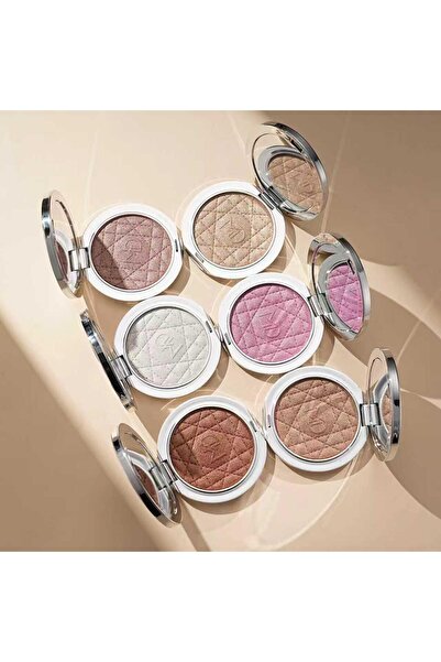 Genrics مجموعة بودرة مصممة لمنح البشرة اشراقة طبيعية تدوم طويلا