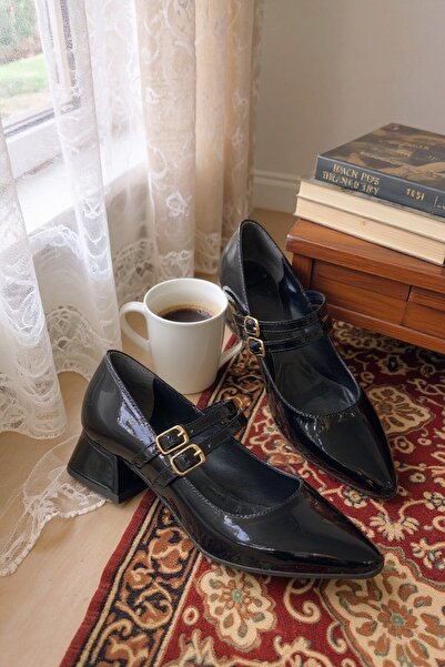 enoch حذاء نسائي أنيق بمقدمة مدببة ومشبك مزدوج من ماري جين بكعب هندسي منخفض ل...