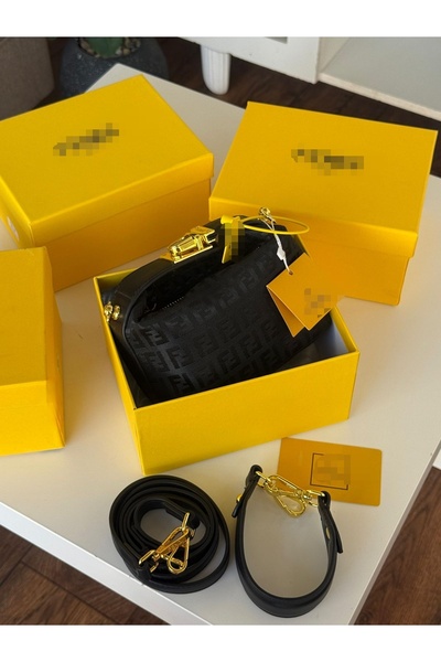 Generic Handbag and shoulder bag, high quality material, with accessories