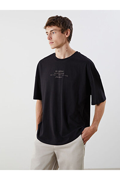 LC Waikiki RMZ GİYİM FARKIYA تي شيرت رجالي من القطن الممشط مطبوع عليه ياقة روبا