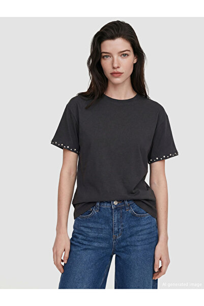 LC Waikiki Nevavm Soft Touch Women's T-Shirt with Oval Collar and Stones