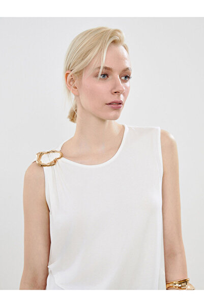 LC Waikiki Peak New Season Crew Neck Applique Detailed Blouse