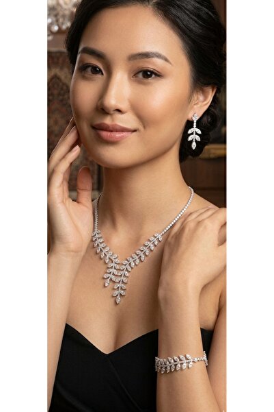 Zanora Leaf-Patterned Bridal Jewelry Set, 3-Piece Set with a Radiant Taste.