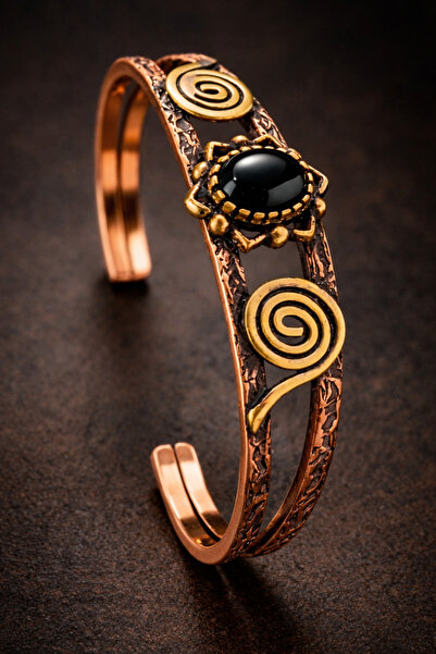 İyyaKee Women's Copper Bracelet with Natural Black Onyx Stone, Stylish Cuff B...