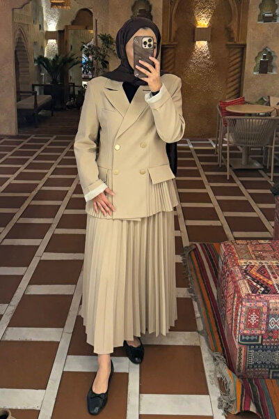 TANISA Μπεζ Σετ Φούστας με Πιέτες και Λεπτομέρεια με Κουμπιά σε Σχήμα Μπουφάν...