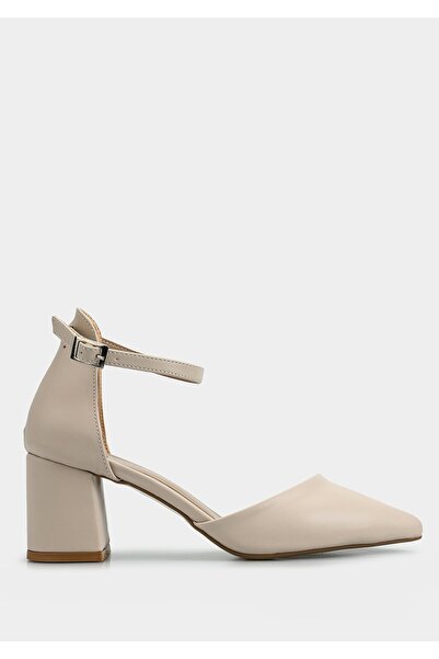 Provoq Zece pantofi de damă