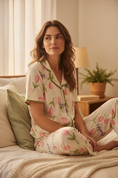 pajama set طقم نسائي فاخر من 3 قطع - ملابس منزلية ناعمة بنقشة زهور