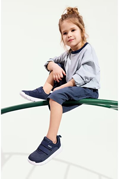 Vicco حذاء رياضي للأولاد باللون الأزرق الداكن من YATU