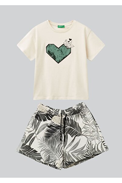 Benetton طقم تي شيرت بناتي مزين بالترتر على شكل قلب وشورت بنقشة استوائية