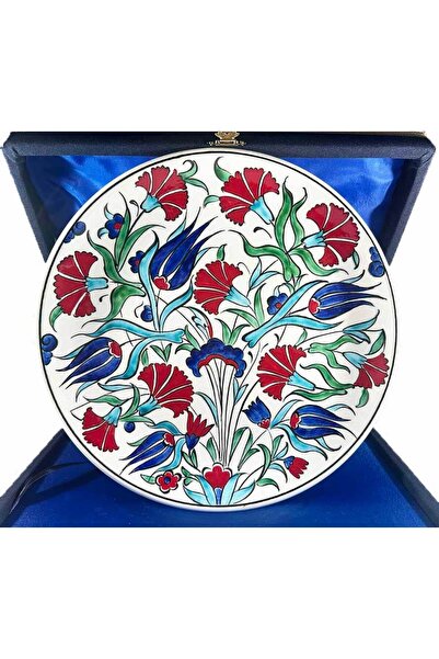 Çini Evi التراث الثقافي، حديقة القرنفل والزنبق - طبق فخار إزنك