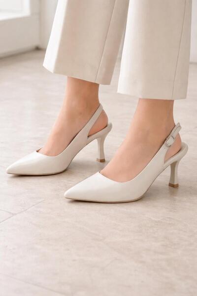 Saltopik Μπεζ δερμάτινα παπούτσια με μυτερή αγκράφα και λεπτό τακούνι