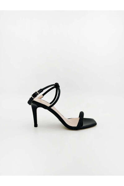 TUCİNO KNOTTED SANDALS IN BLACK