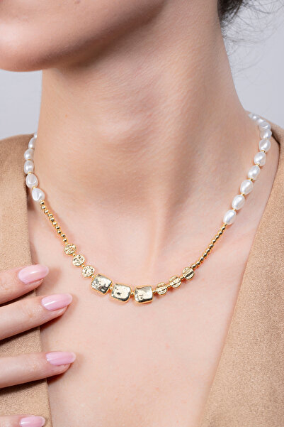 Elika Silver Women's Gold Pearl Detailed Design Necklace