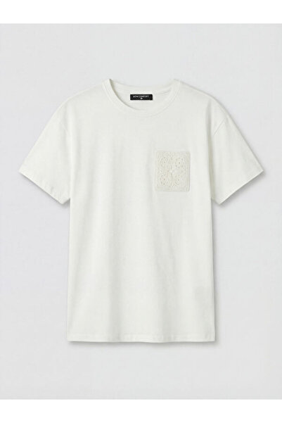 LC Waikiki تي شيرت نسائي بتفاصيل تطريز على ياقة روبا من UZG STORE للنساء الأن...