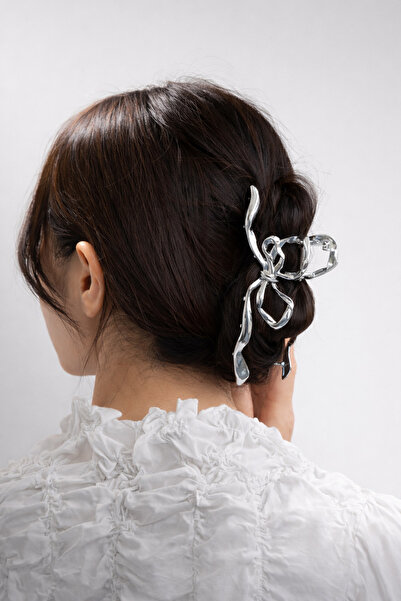 TREND COLLECTİON Μεταλλικό κλιπ μαλλιών σε ασημί χρώμα Λεπτομέρεια με φιόγκο