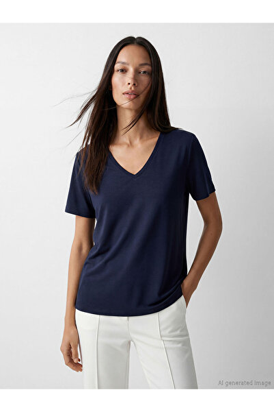 LC Waikiki Rmz Gi̇yi̇m Farkiyla V Dikim Women's T-Shirt