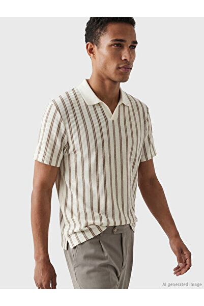 LC Waikiki تي شيرت تريكو رجالي مخطط بياقة روبا مطوية من UZG STORE