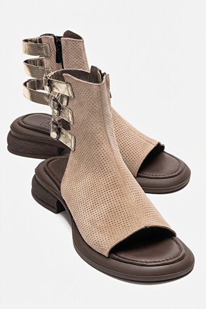 LuviShoes CARINA Bej Süet Hakiki Deri Yandan Fermuarlı Kadın Sandalet