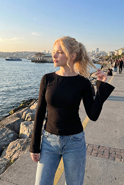 Almila Γυναικεία μπλούζα με μαύρη λαιμόκοψη σκάφος, ισπανική εφαρμογή στα μαν...