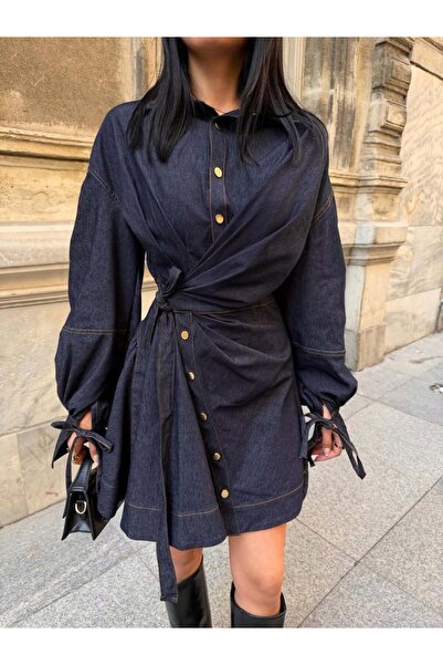 LOKADI Дънкова рокля с балон ръкави, двуредна, тай-дай, тъмно изпрана