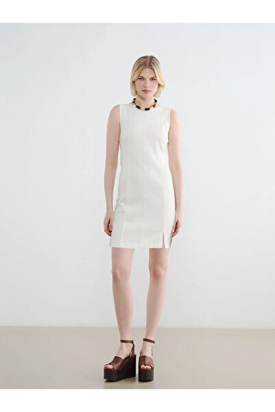 LC Waikiki Μίνι τζιν φόρεμα LCW Vision σε λευκό χρώμα με λαιμόκοψη και πεπλάμ