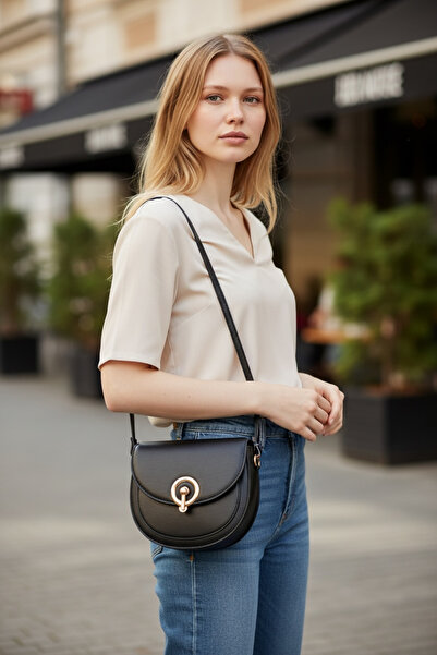 LYRA Bags & Accessories حقيبة نسائية صغيرة من LYRA باللون الأسود متعددة الأقس...