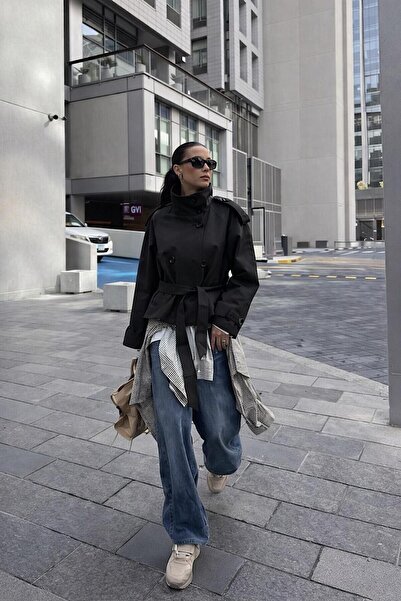 Avakado Μαύρη καμπαρντίνα με όρθιο γιακά και ζώνη