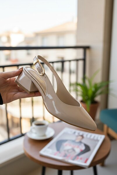 enoch حذاء نسائي أنيق بمقدمة مدببة وكعب منخفض وسميك ومفتوح من الخلف