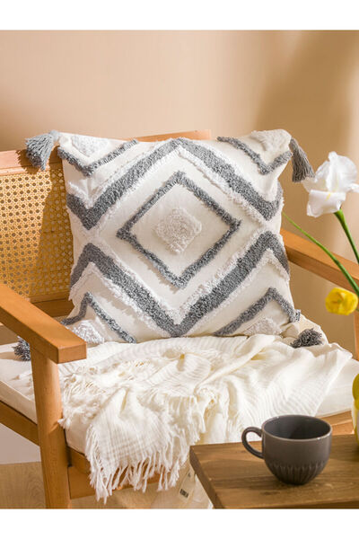 LC Waikiki Rmz Gi̇yi̇m Farki̇yla Tasseled Cushion Cover 45X45 cm