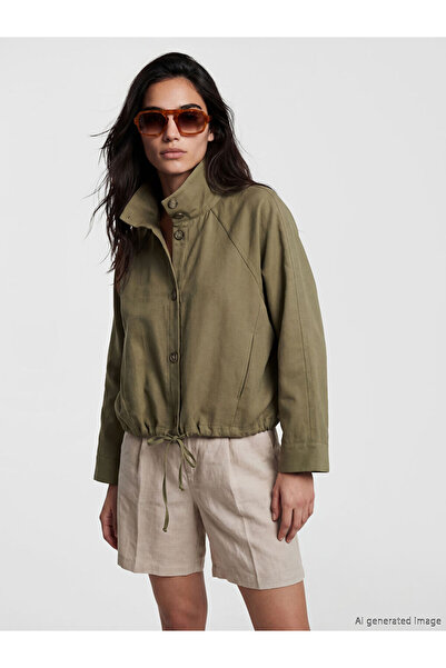 LC Waikiki سترة نسائية كبيرة الحجم ذات ياقة مستقيمة باللون الكاكي