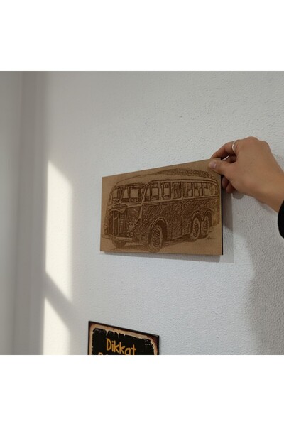 MİNAHOBİ Drveni sto sa temom nostalgičnog autobusa