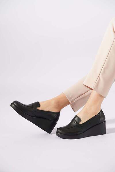 Moda Pie حذاء نسائي من الجلد الأصلي بكعب مُبطن بإبزيم ليزر من تاليميس باللون ...