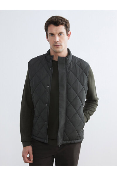 LC Waikiki Men's Padded Vest with Stand Collar in a Regular Fit
