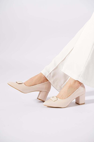 Moda Pie Γυναικεία κλασικά παπούτσια με τακούνι Deyas με μυτερή πόρπη, μπεζ δ...