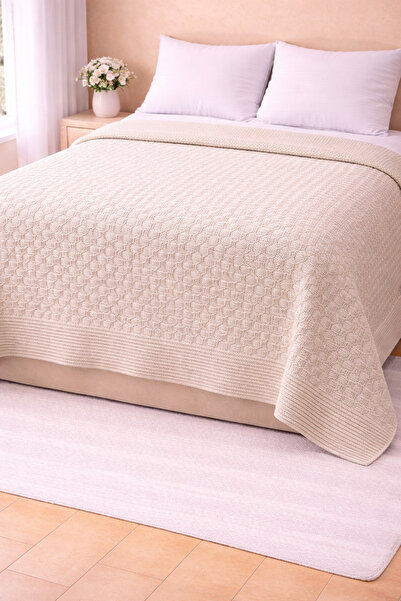 WOOLHOME Double Knitted Bedspread
