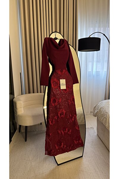 Nareen Fashion فستان سهرة فاخر بلون عنابي عميق يجمع بين الرقي والجاذبية