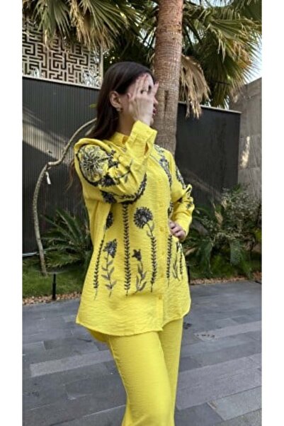 YÜN Two-Piece Set / طقم من قطعتين