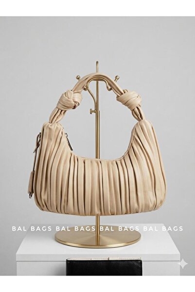 bag حقيبة كتف نسائية من الجلد باللون البيج مع حزام مزين بعقدة