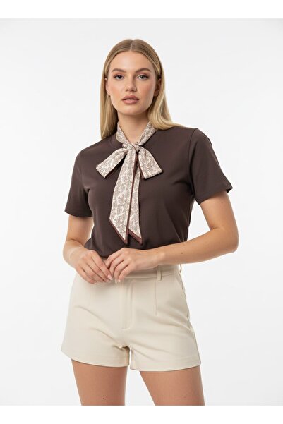 Noi Belis Tricou tricotat cu guler rotund și detaliu eșarfă SS26TS0037