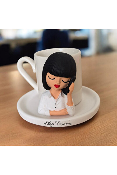 oksukokulutaş Girl Holding a Phone Turkish Coffee Cup