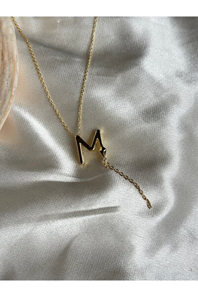 lotusbybuket قلادة من الفولاذ بنسبة 100% على شكل حرف M مطلية بالذهب