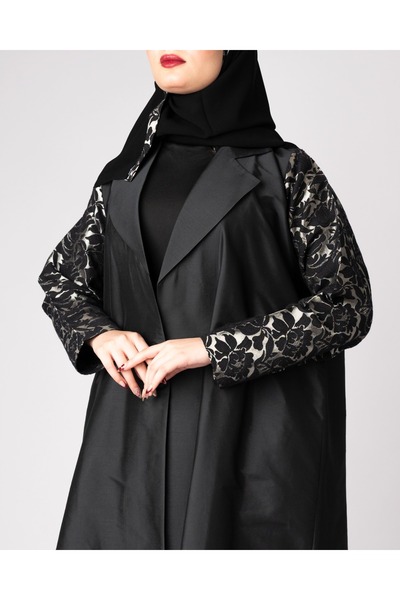 Tamaray عباية تفته بأكمام ملونة
