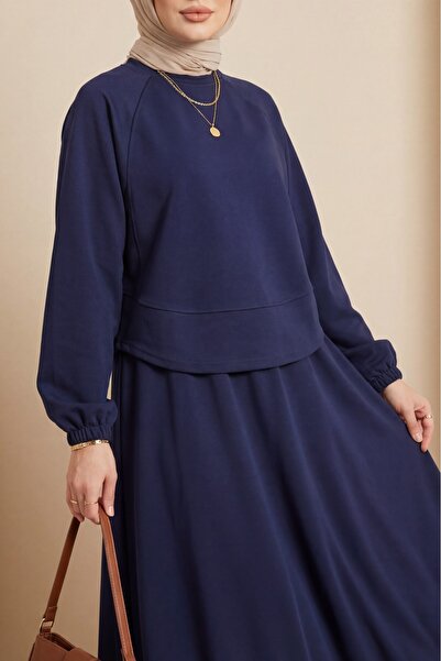 HİJABAYA Σετ με στρογγυλή λαιμόκοψη, μανίκι νυχτερίδα και ελαστική φούστα στη...