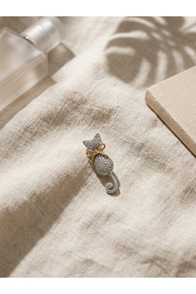 SR Jewelry Box Taşlı Kedi Figürlü Broş – Fiyonk Detaylı Zarif & Sevimli Tasarım